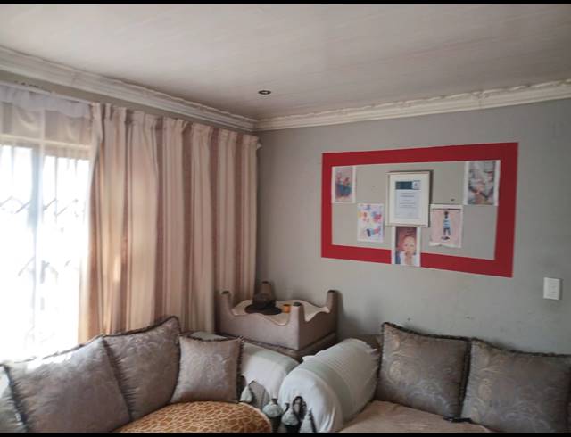 3 BEDROOM HOUSE FOR SALE IN BEVERLEY HILLS